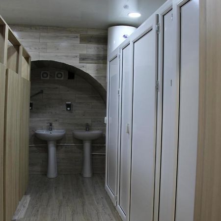 Blossom Hostel Updated ! Обновлено !!! City Center! Perfect Order!!! Snow-White Bed Linen!!! Идеальный Порядок!!! Белоснежное Постельное Белье!!! Центр Города !!! Tbilisi Exteriör bild