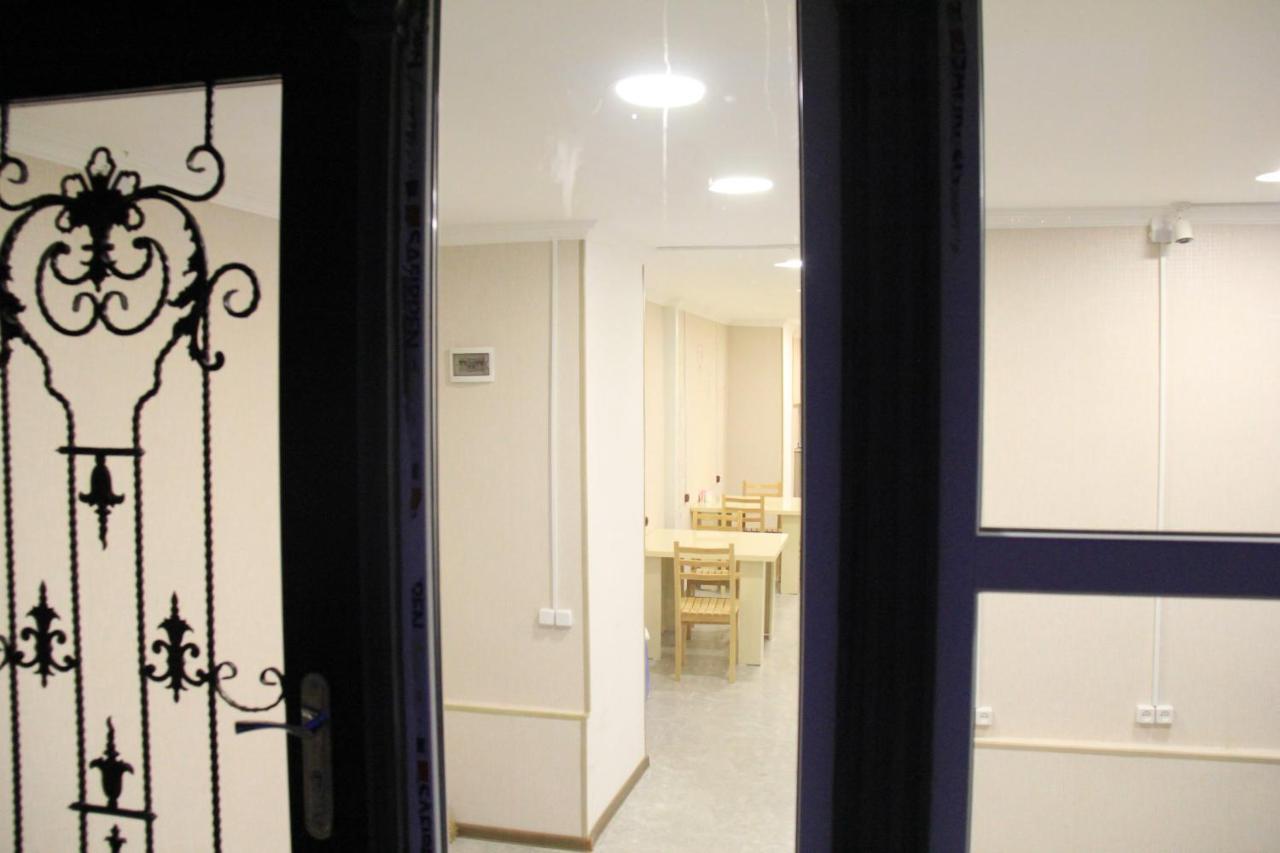 Blossom Hostel Updated ! Обновлено !!! City Center! Perfect Order!!! Snow-White Bed Linen!!! Идеальный Порядок!!! Белоснежное Постельное Белье!!! Центр Города !!! Tbilisi Exteriör bild