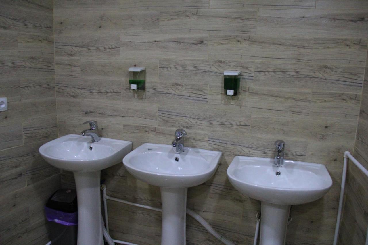 Blossom Hostel Updated ! Обновлено !!! City Center! Perfect Order!!! Snow-White Bed Linen!!! Идеальный Порядок!!! Белоснежное Постельное Белье!!! Центр Города !!! Tbilisi Exteriör bild