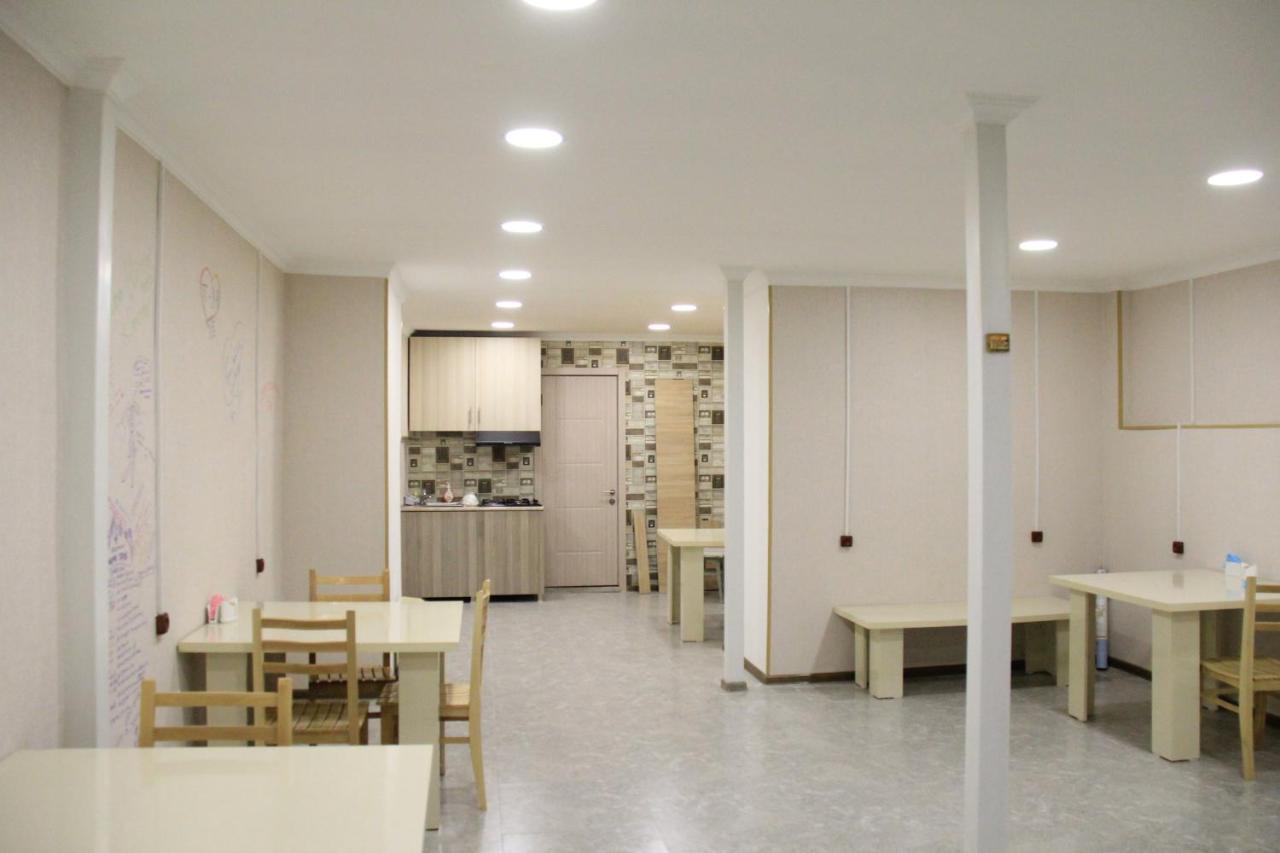 Blossom Hostel Updated ! Обновлено !!! City Center! Perfect Order!!! Snow-White Bed Linen!!! Идеальный Порядок!!! Белоснежное Постельное Белье!!! Центр Города !!! Tbilisi Exteriör bild