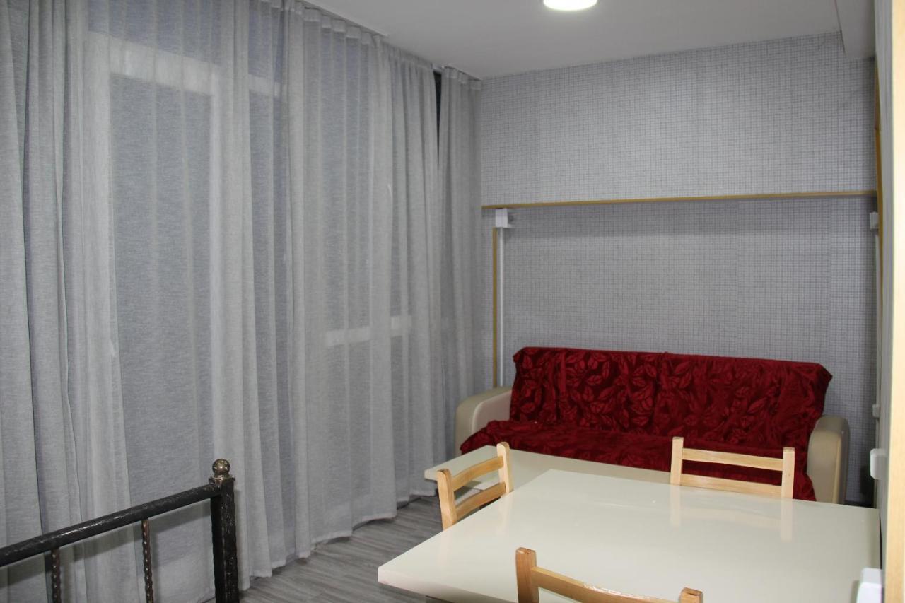 Blossom Hostel Updated ! Обновлено !!! City Center! Perfect Order!!! Snow-White Bed Linen!!! Идеальный Порядок!!! Белоснежное Постельное Белье!!! Центр Города !!! Tbilisi Exteriör bild