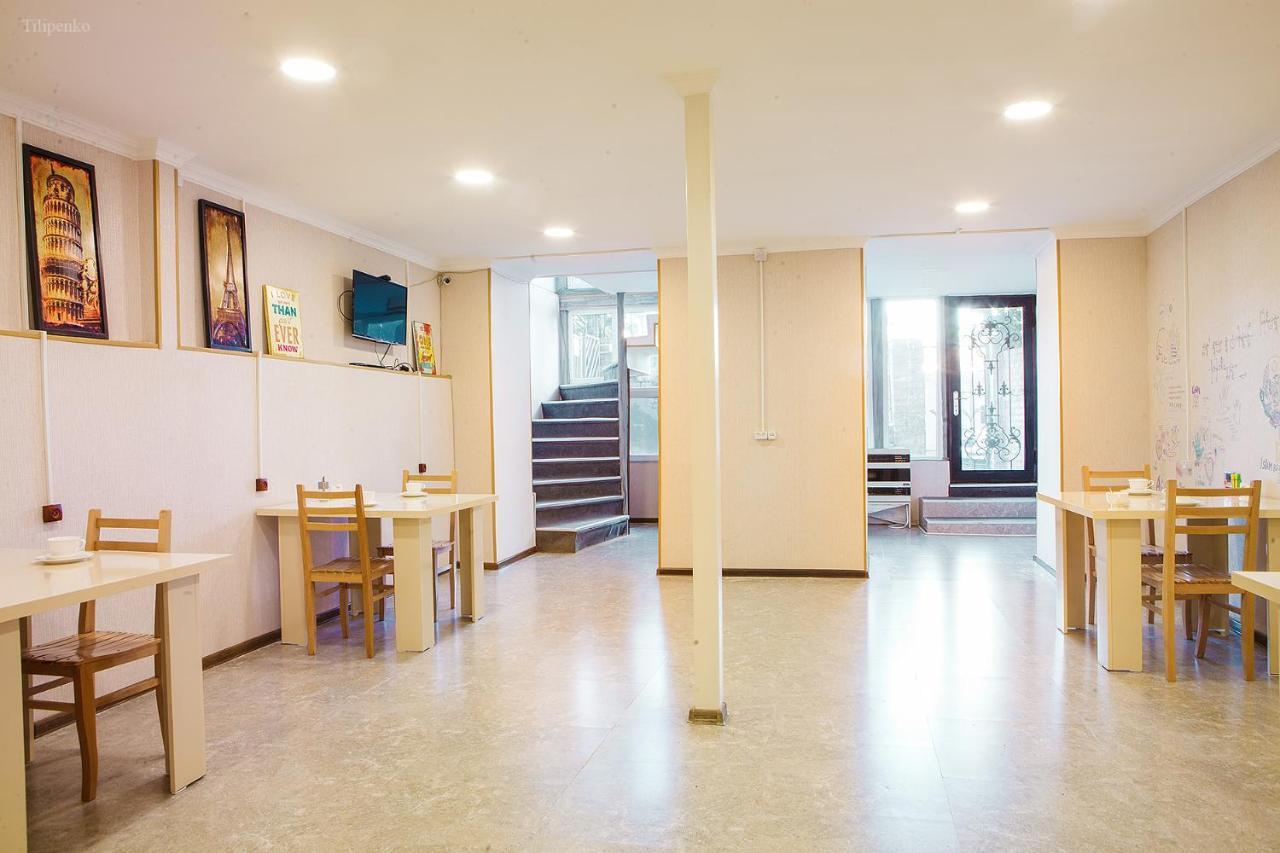 Blossom Hostel Updated ! Обновлено !!! City Center! Perfect Order!!! Snow-White Bed Linen!!! Идеальный Порядок!!! Белоснежное Постельное Белье!!! Центр Города !!! Tbilisi Exteriör bild