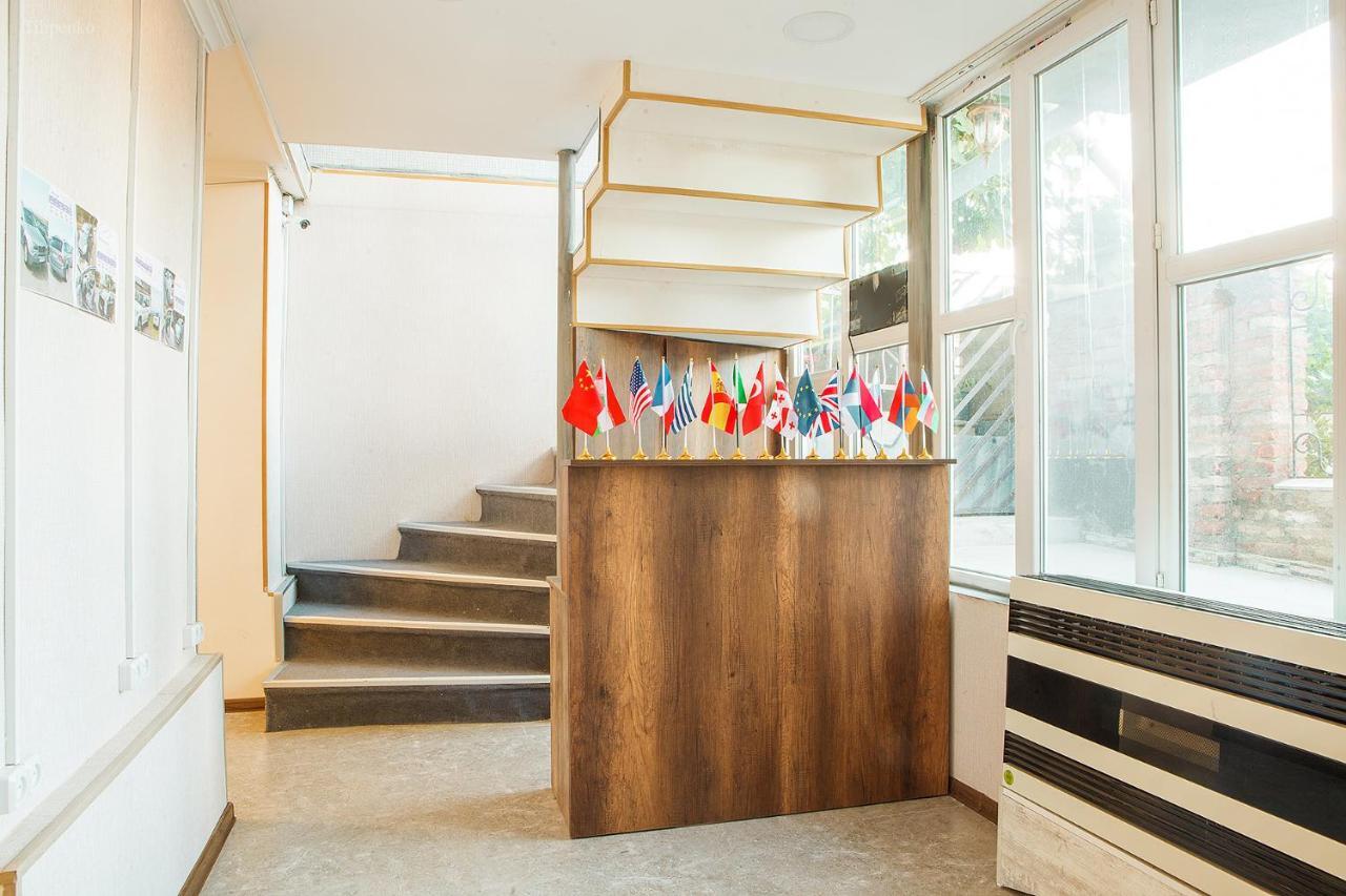 Blossom Hostel Updated ! Обновлено !!! City Center! Perfect Order!!! Snow-White Bed Linen!!! Идеальный Порядок!!! Белоснежное Постельное Белье!!! Центр Города !!! Tbilisi Exteriör bild