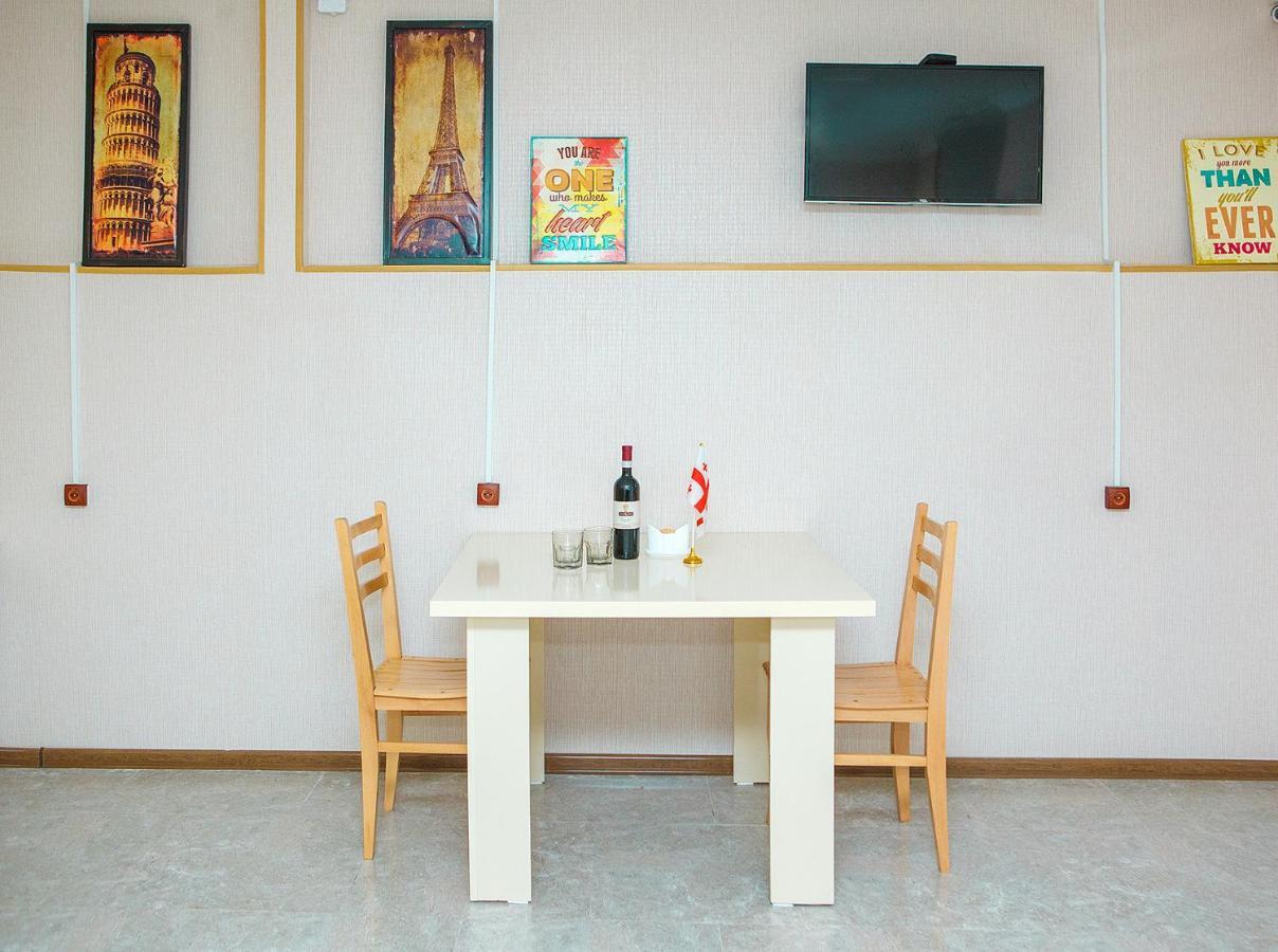 Blossom Hostel Updated ! Обновлено !!! City Center! Perfect Order!!! Snow-White Bed Linen!!! Идеальный Порядок!!! Белоснежное Постельное Белье!!! Центр Города !!! Tbilisi Exteriör bild