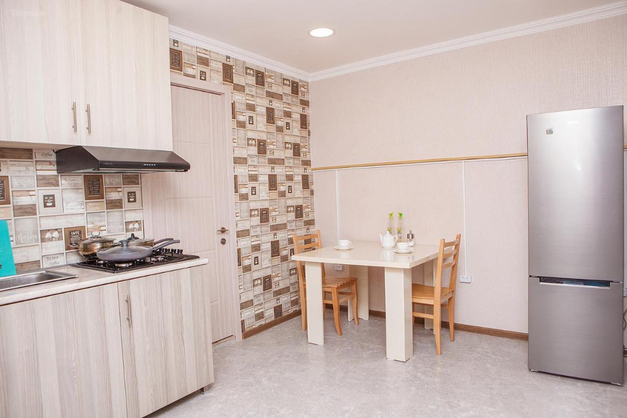 Blossom Hostel Updated ! Обновлено !!! City Center! Perfect Order!!! Snow-White Bed Linen!!! Идеальный Порядок!!! Белоснежное Постельное Белье!!! Центр Города !!! Tbilisi Exteriör bild
