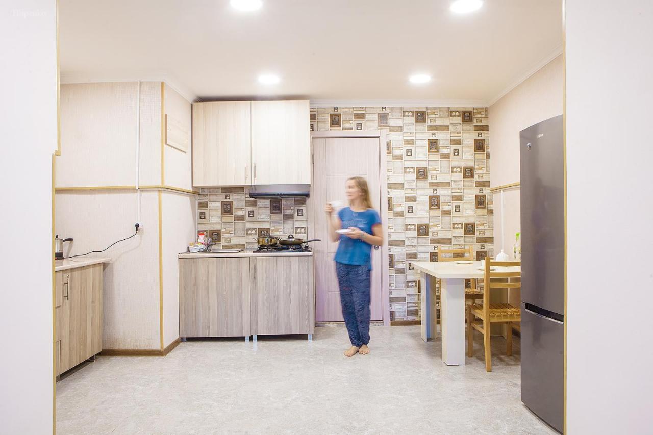Blossom Hostel Updated ! Обновлено !!! City Center! Perfect Order!!! Snow-White Bed Linen!!! Идеальный Порядок!!! Белоснежное Постельное Белье!!! Центр Города !!! Tbilisi Exteriör bild